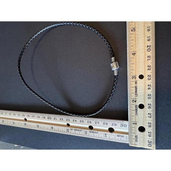 Stylish Black Woven Leather Bracelet - Picture 3 of 3